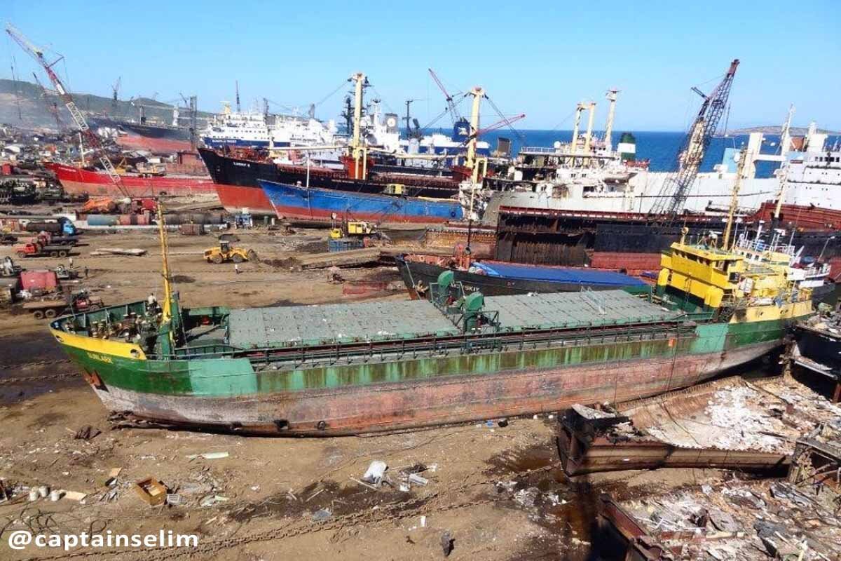 Ships beached into scrapyard